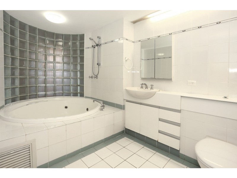 2A/11 Eady “ARC” Avenue, Broadbeach Waters QLD 4218