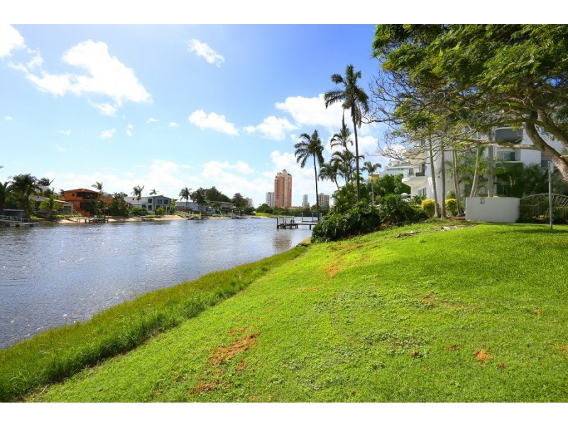 2A/11 Eady “ARC” Avenue, Broadbeach Waters QLD 4218