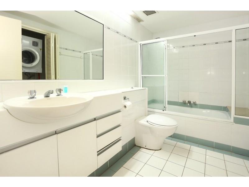 2A/11 Eady “ARC” Avenue, Broadbeach Waters QLD 4218