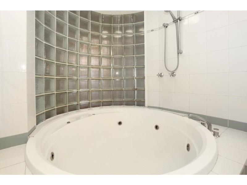 2A/11 Eady “ARC” Avenue, Broadbeach Waters QLD 4218