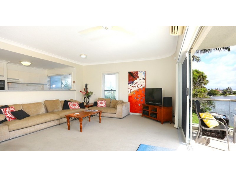 2A/11 Eady “ARC” Avenue, Broadbeach Waters QLD 4218