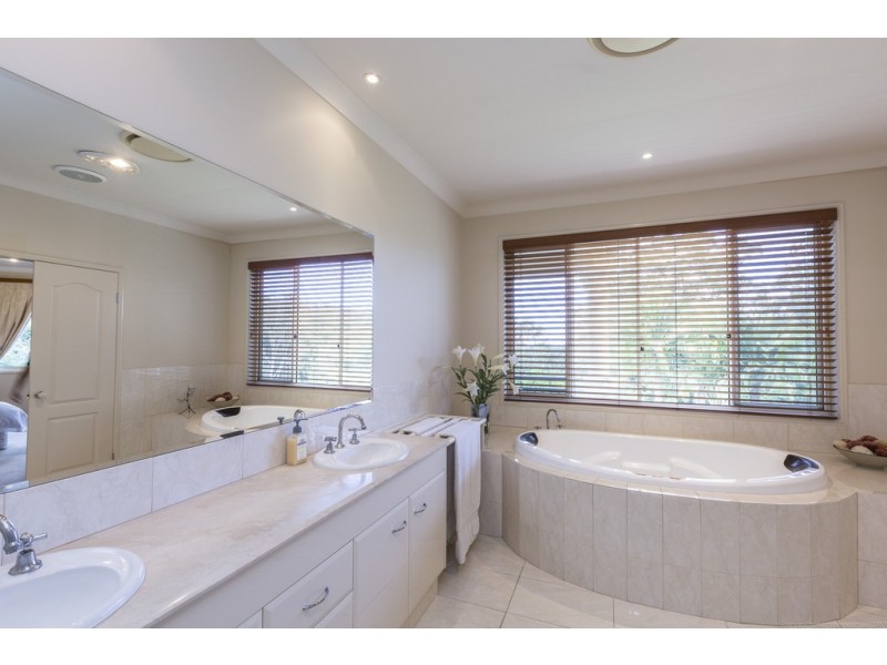 5-7 Seascape Court, Tallai QLD 4213