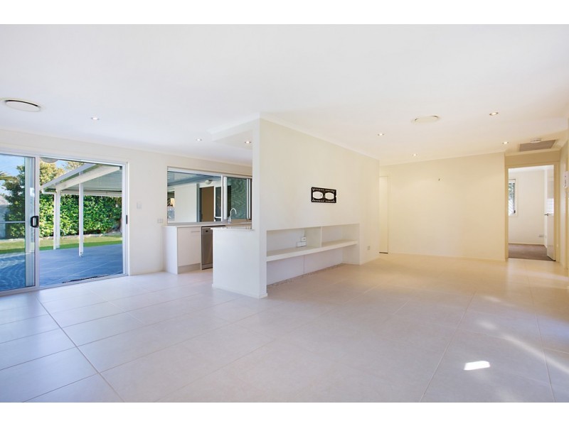 29 McIlwraith Avenue, Sorrento QLD 4217