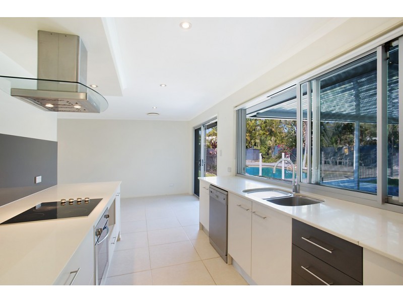 29 McIlwraith Avenue, Sorrento QLD 4217