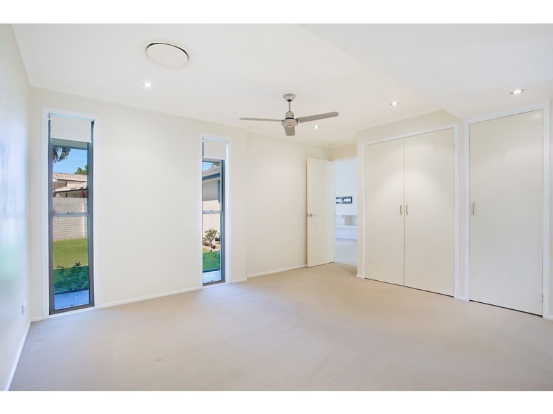 29 McIlwraith Avenue, Sorrento QLD 4217