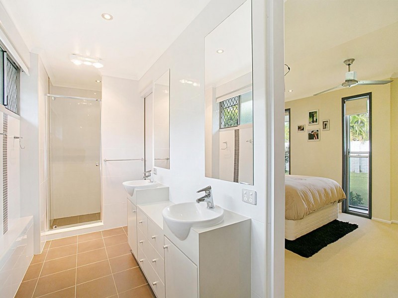 29 McIlwraith Avenue, Sorrento QLD 4217