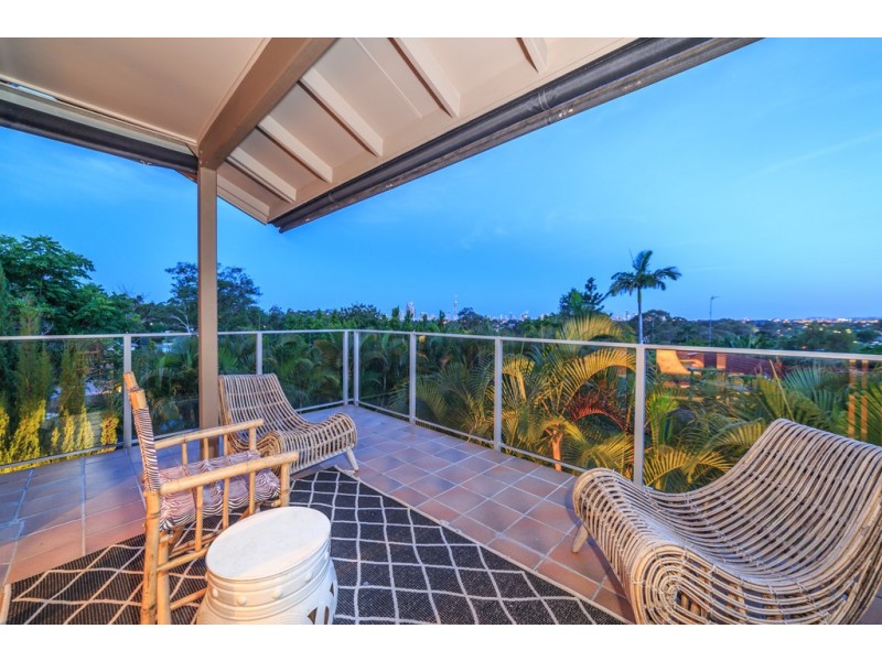 220 Heeb Street, Benowa QLD 4217