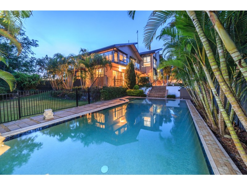 220 Heeb Street, Benowa QLD 4217
