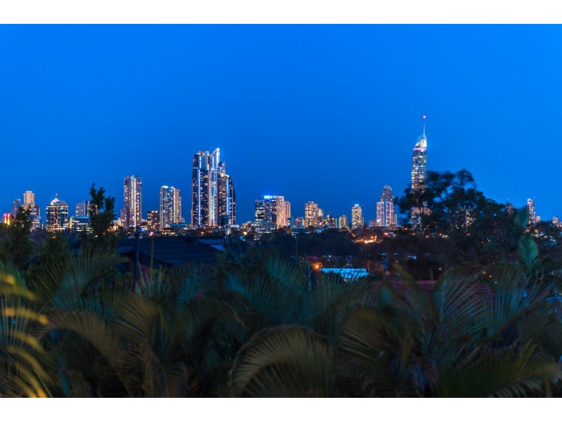 220 Heeb Street, Benowa QLD 4217