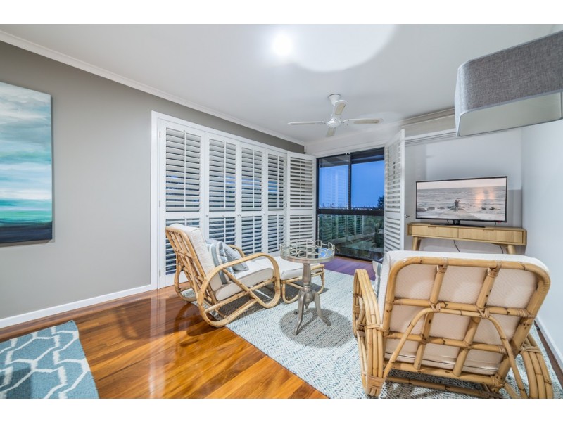 220 Heeb Street, Benowa QLD 4217