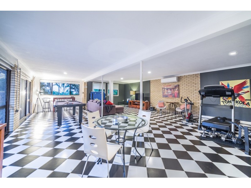 220 Heeb Street, Benowa QLD 4217