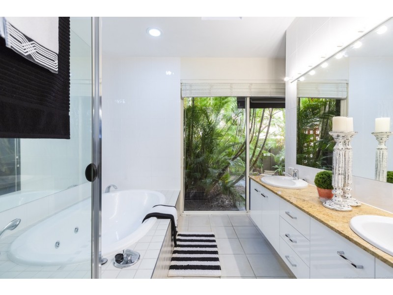 96 Gibraltar Drive, Isle Of Capri QLD 4217