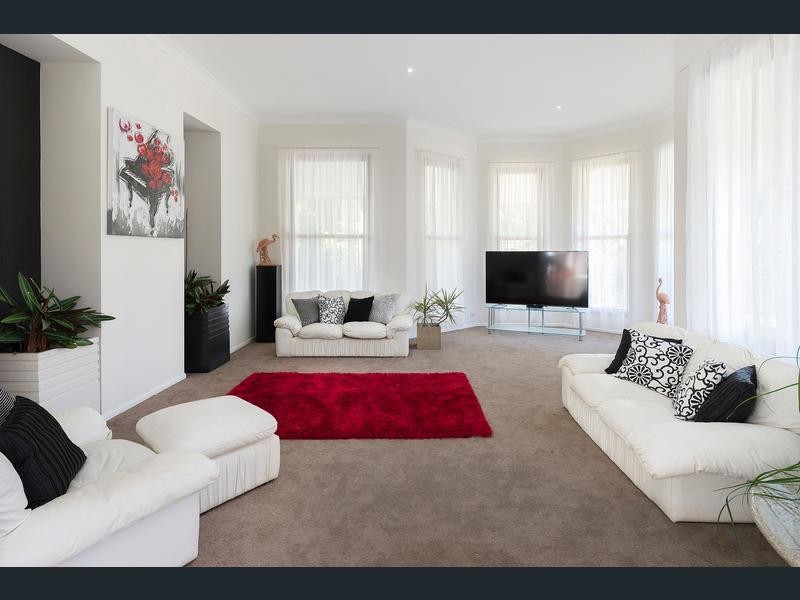 2 Ginger Rogers Road, Maudsland QLD 4210