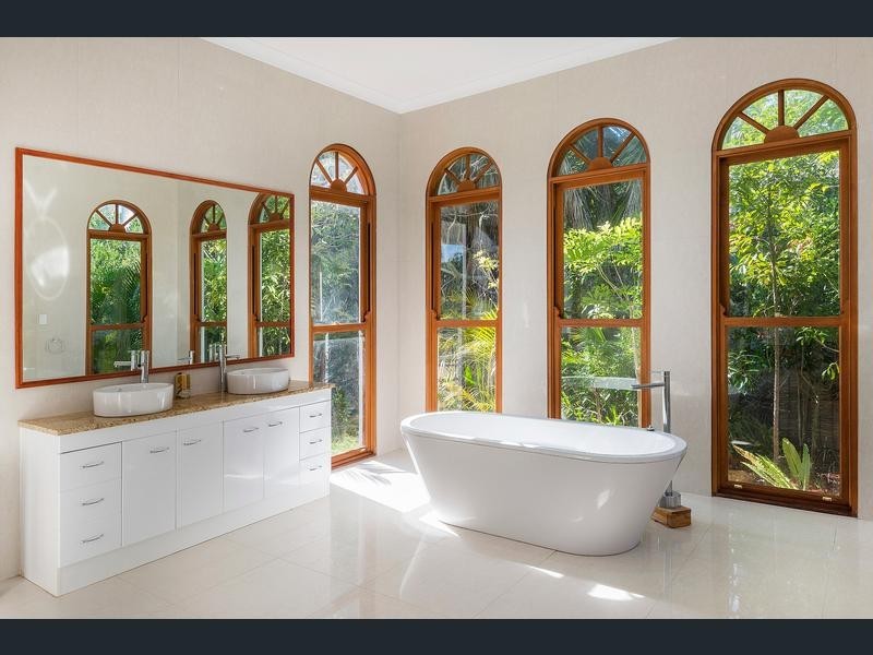 2 Ginger Rogers Road, Maudsland QLD 4210