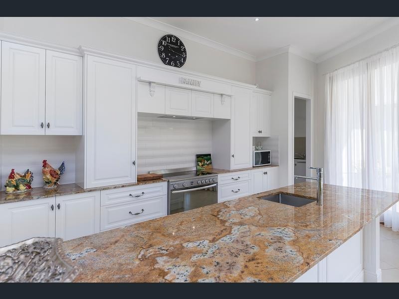 2 Ginger Rogers Road, Maudsland QLD 4210