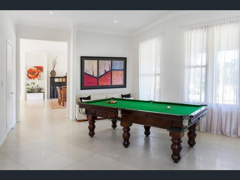 2 Ginger Rogers Road, Maudsland QLD 4210