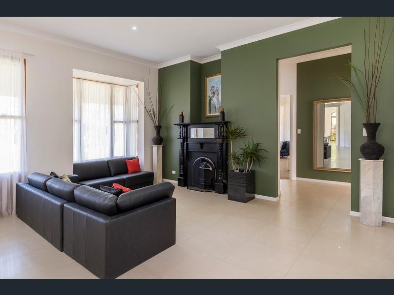 2 Ginger Rogers Road, Maudsland QLD 4210