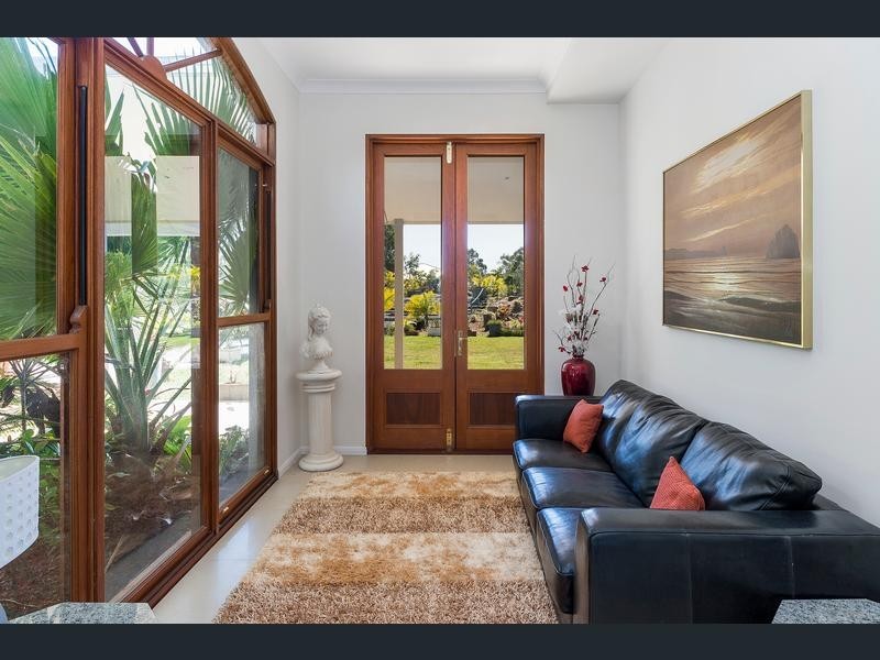 2 Ginger Rogers Road, Maudsland QLD 4210