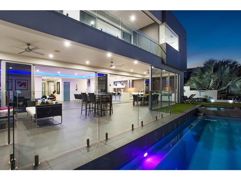 85 T E Peters Drive, Broadbeach Waters QLD 4218