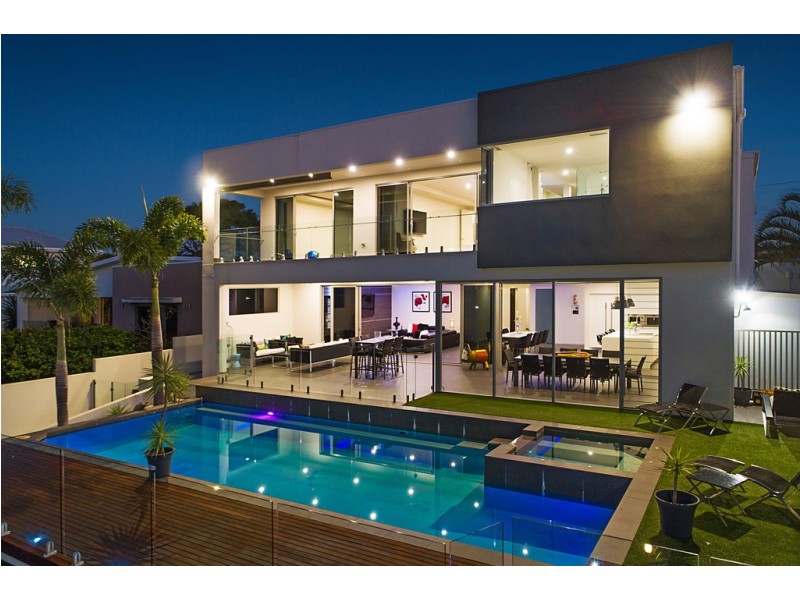 85 T E Peters Drive, Broadbeach Waters QLD 4218
