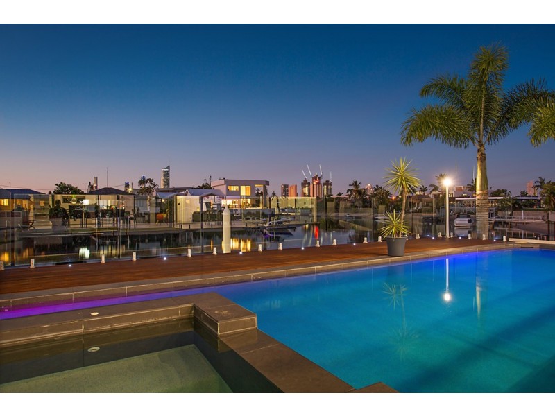85 T E Peters Drive, Broadbeach Waters QLD 4218