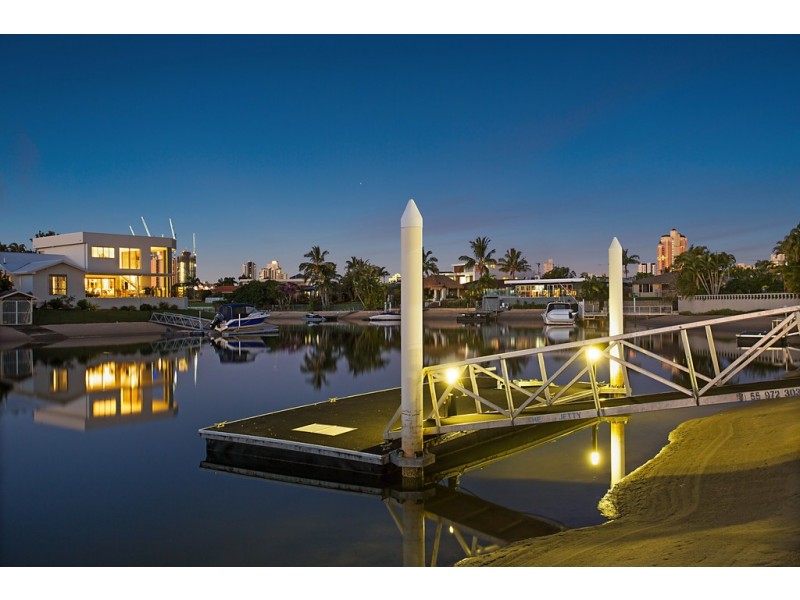 85 T E Peters Drive, Broadbeach Waters QLD 4218