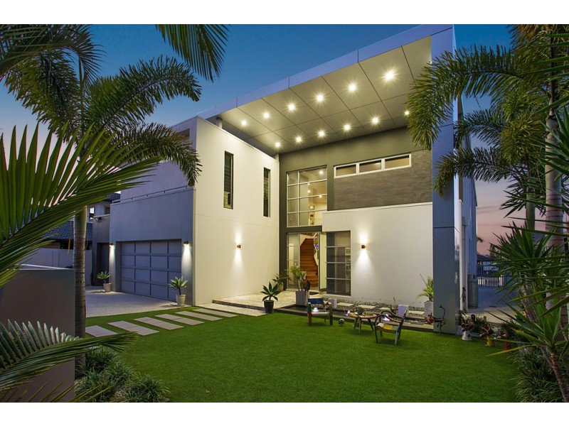85 T E Peters Drive, Broadbeach Waters QLD 4218