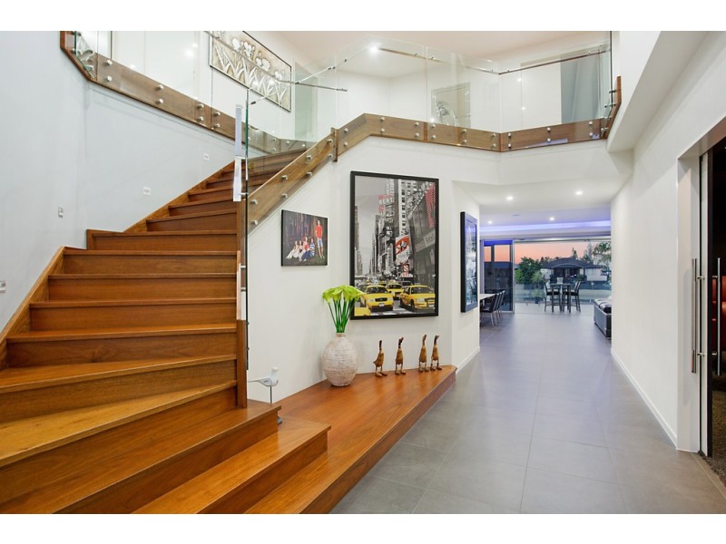 85 T E Peters Drive, Broadbeach Waters QLD 4218