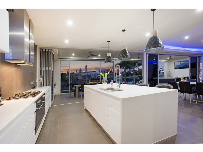 85 T E Peters Drive, Broadbeach Waters QLD 4218