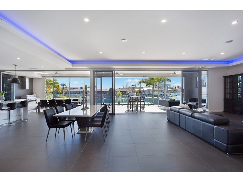 85 T E Peters Drive, Broadbeach Waters QLD 4218