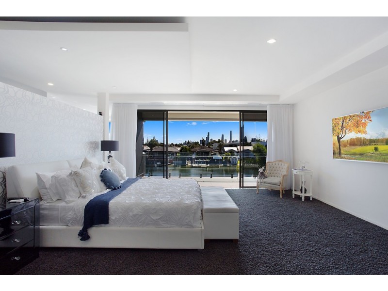 85 T E Peters Drive, Broadbeach Waters QLD 4218