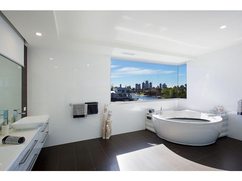 85 T E Peters Drive, Broadbeach Waters QLD 4218