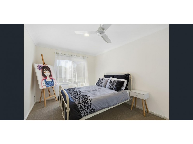 4/125 Santa Cruz Boulevard, Clear Island Waters QLD 4226