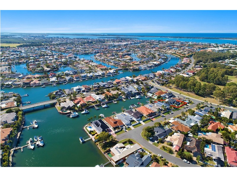 4 Grand Canal Way, Runaway Bay QLD 4216