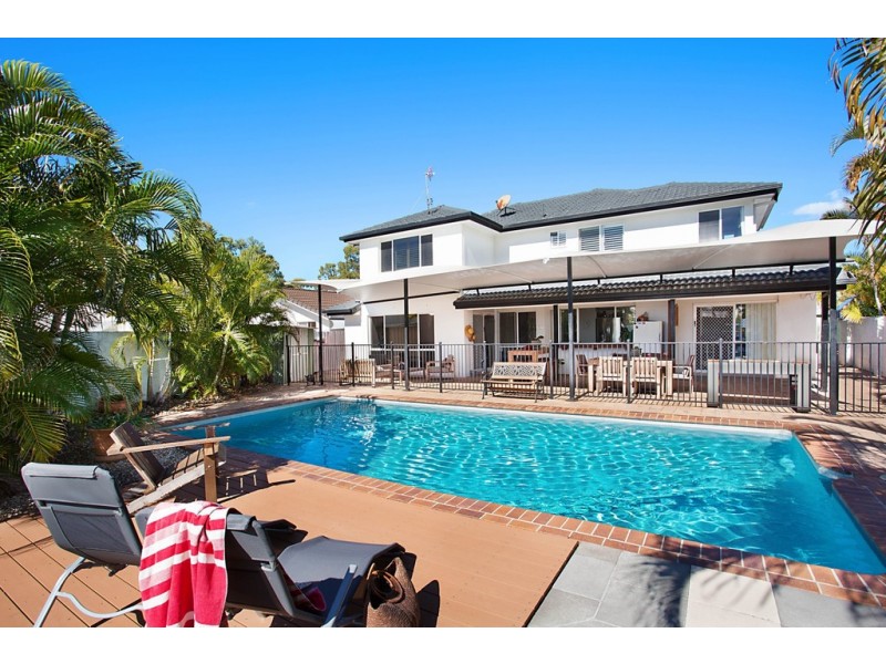 4 Grand Canal Way, Runaway Bay QLD 4216
