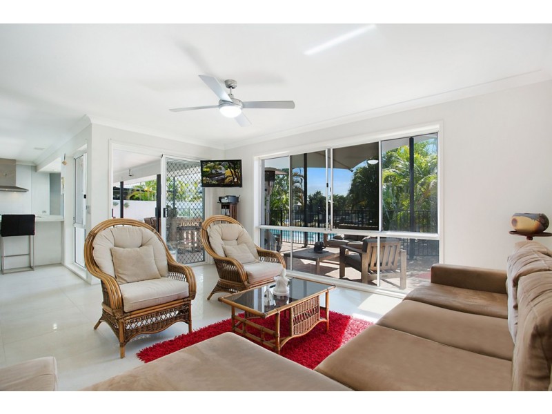 4 Grand Canal Way, Runaway Bay QLD 4216