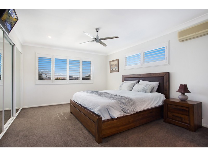 4 Grand Canal Way, Runaway Bay QLD 4216