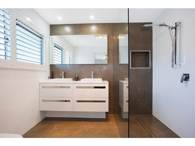 4 Grand Canal Way, Runaway Bay QLD 4216