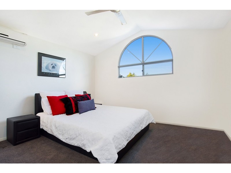 4 Grand Canal Way, Runaway Bay QLD 4216