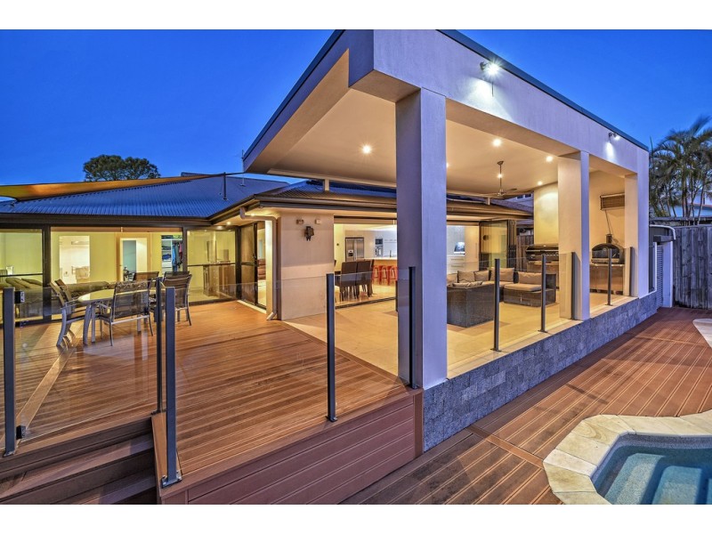 3 Maureen Court, Broadbeach Waters QLD 4218