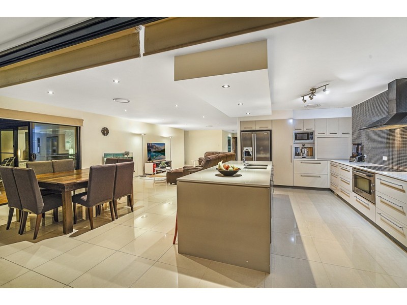 3 Maureen Court, Broadbeach Waters QLD 4218