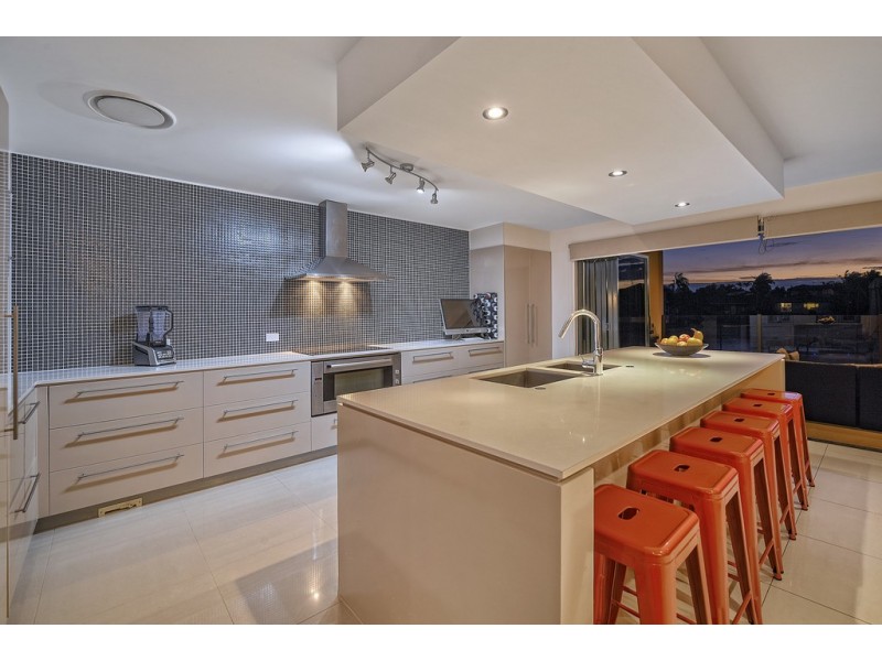 3 Maureen Court, Broadbeach Waters QLD 4218