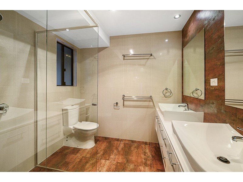 3 Maureen Court, Broadbeach Waters QLD 4218