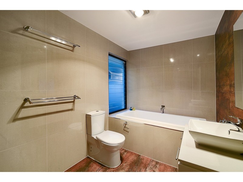3 Maureen Court, Broadbeach Waters QLD 4218