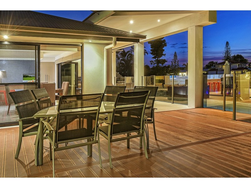 3 Maureen Court, Broadbeach Waters QLD 4218