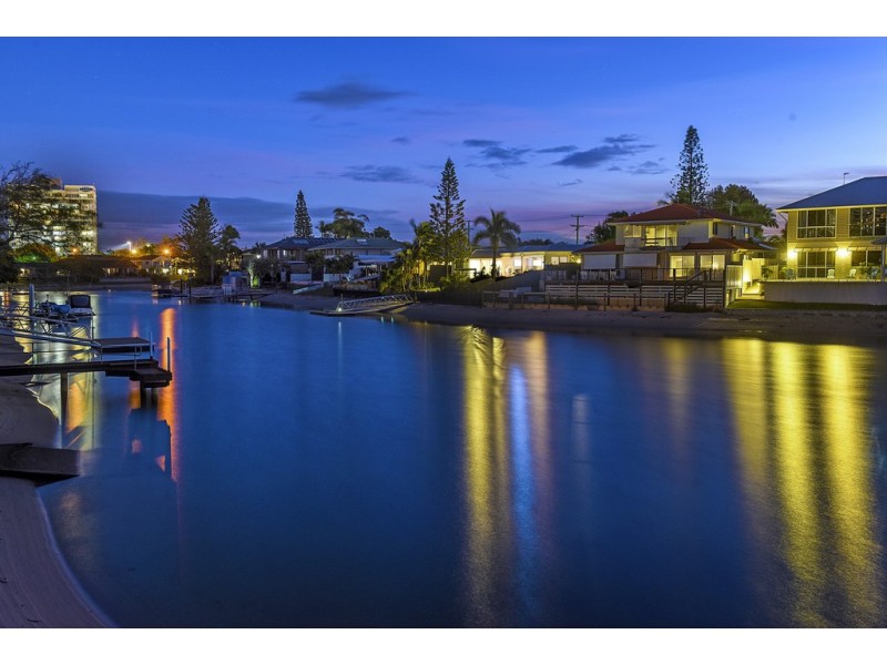 3 Maureen Court, Broadbeach Waters QLD 4218