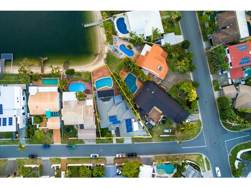 3 Maureen Court, Broadbeach Waters QLD 4218