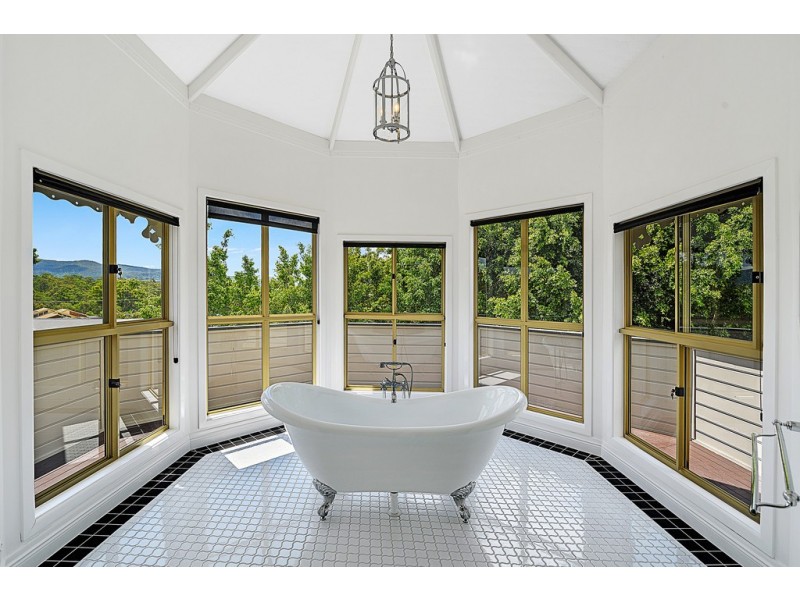 77 Holyrood Road, Maudsland QLD 4210