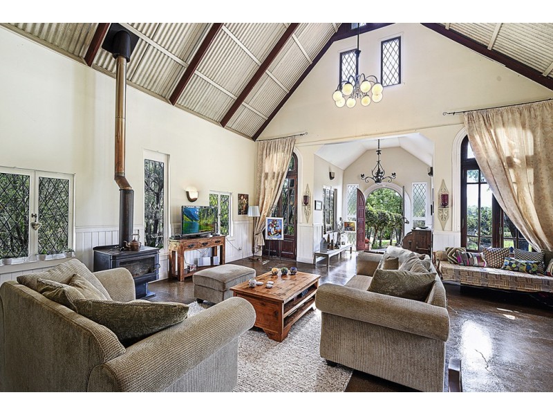 77 Holyrood Road, Maudsland QLD 4210