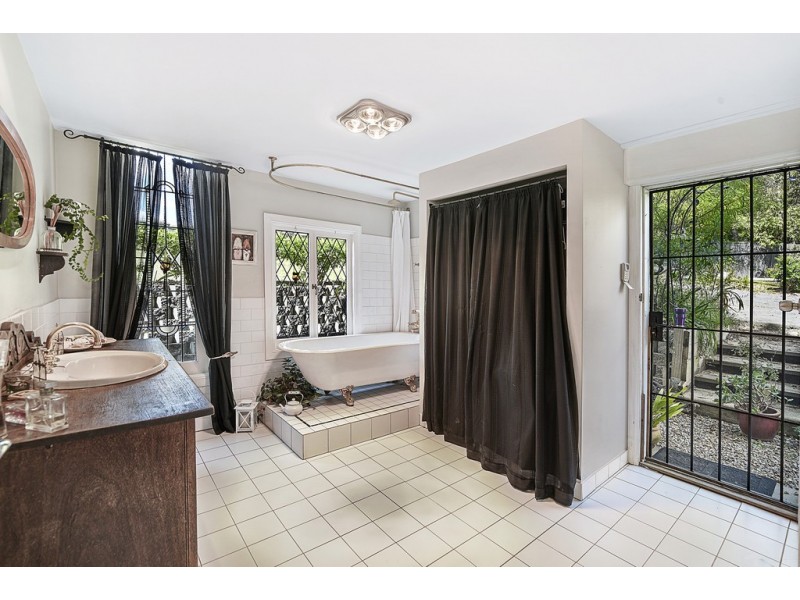 77 Holyrood Road, Maudsland QLD 4210